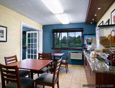 Relax Inn Davenport Restaurant photo